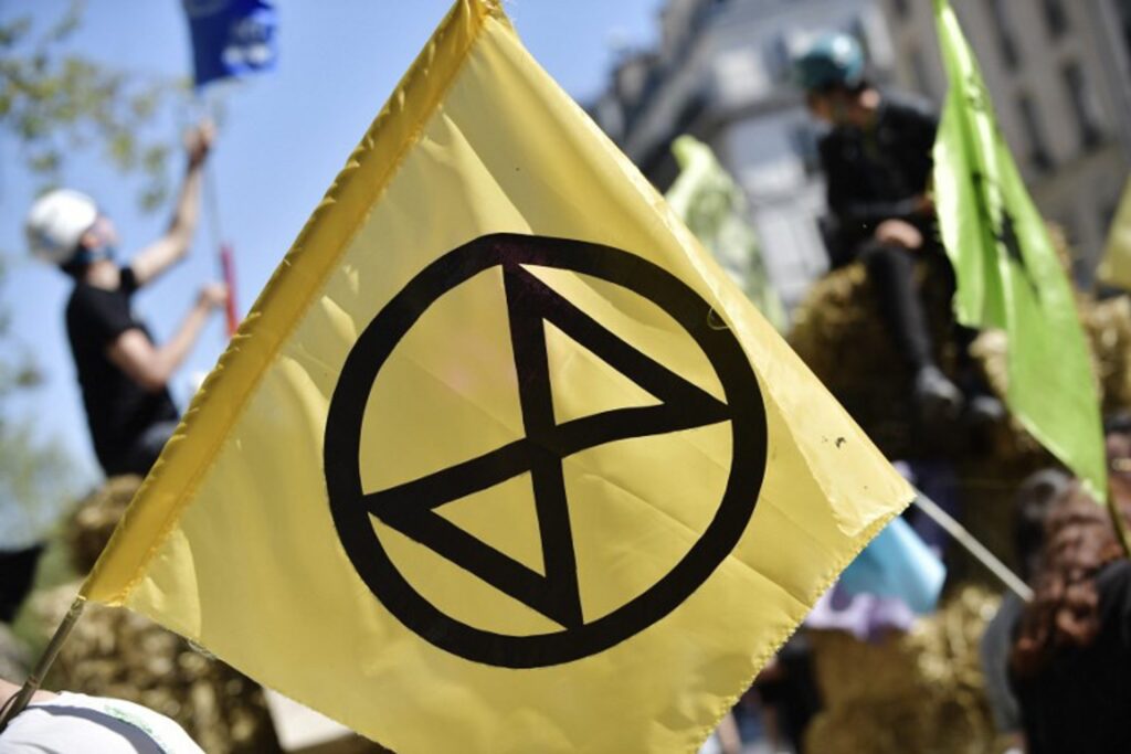 Extinction Rebellion leads protest against banks’ financing of fossil fuel industry