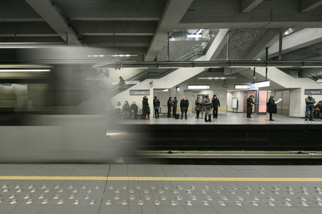 Which STIB stations are most affected by drug abuse and homelessness?