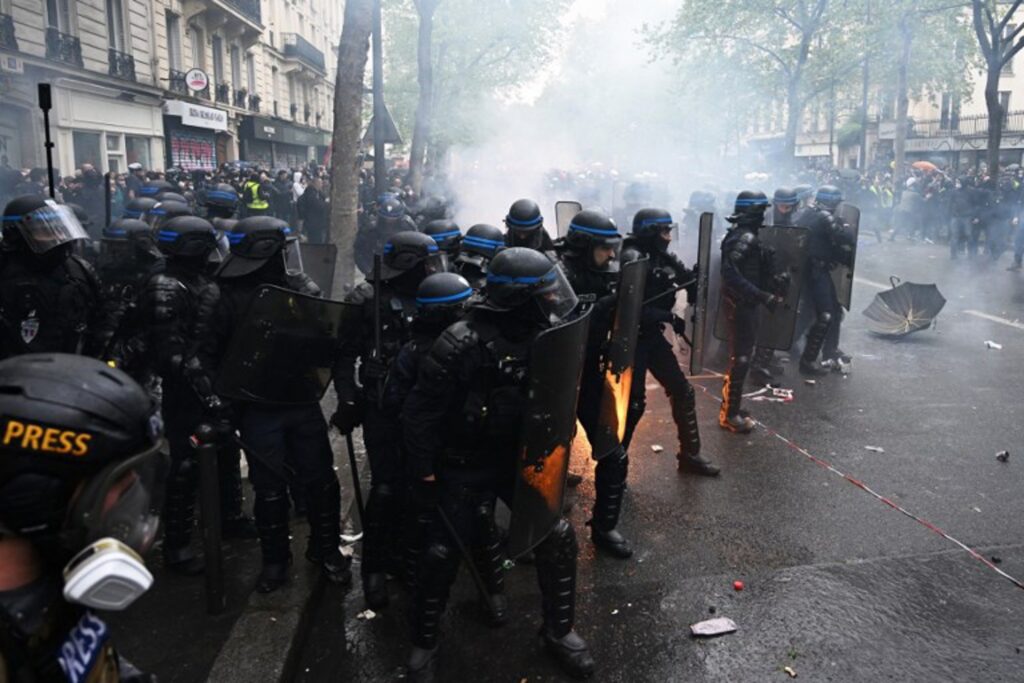 Clashes and damage at Paris May Day protests