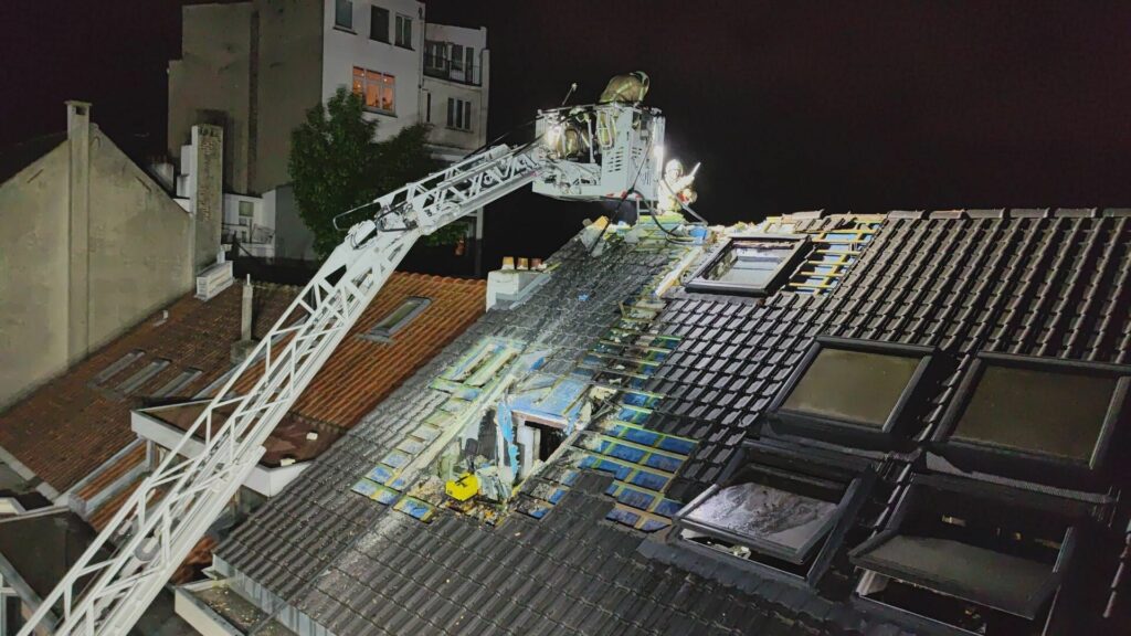 Apartment building in Etterbeek uninhabitable after fire