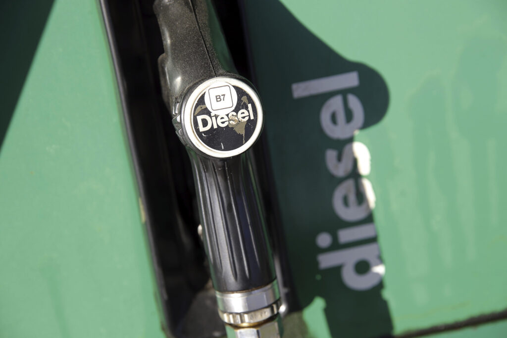 Diesel prices sink to their lowest level since late 2021