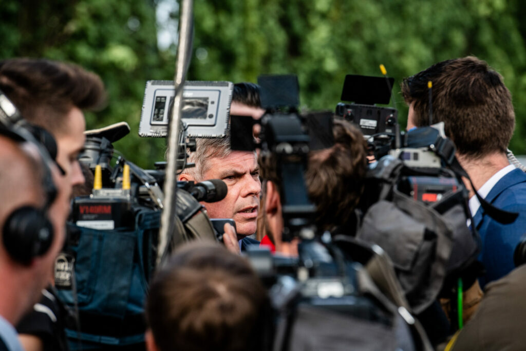 Saint-Josse forbids Vlaams Belang walk with great replacement conspiracy theorist