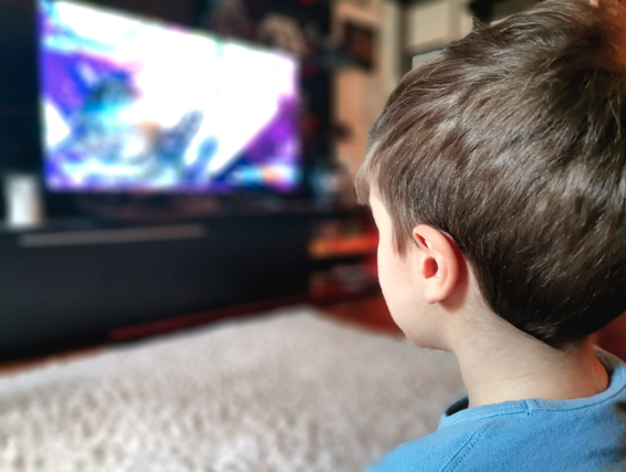 Child screen time: Parents prefer TV to smartphone for occupying kids