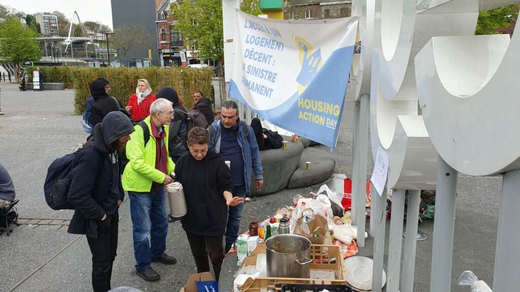'Solidarity breakfast' organised for homeless at Liège train station
