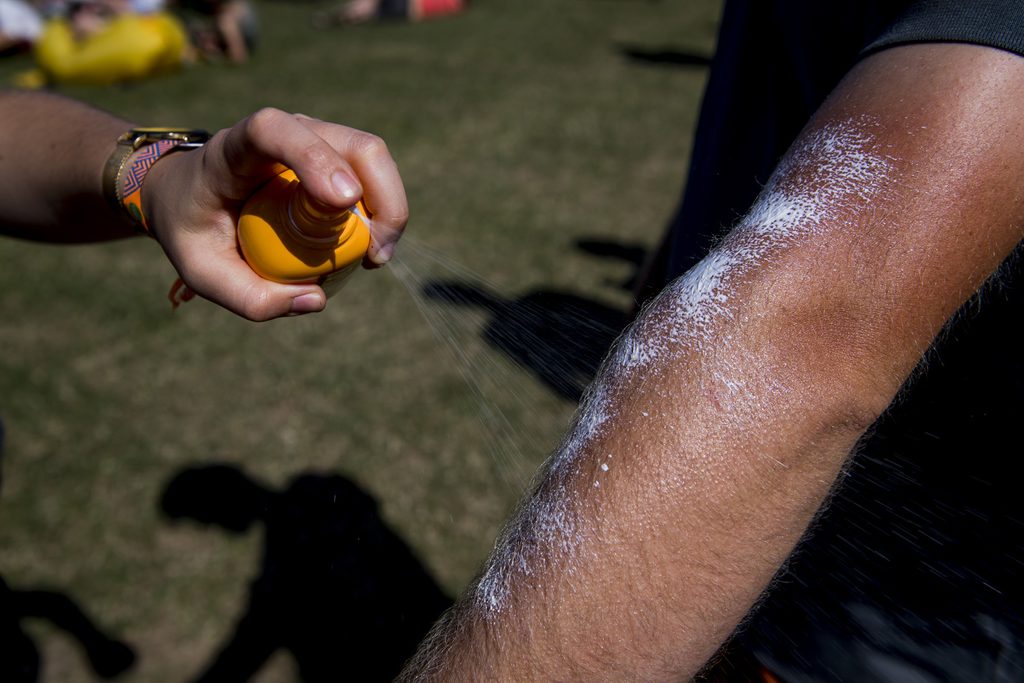 Working outdoors for long periods sharply increases risk of skin cancer