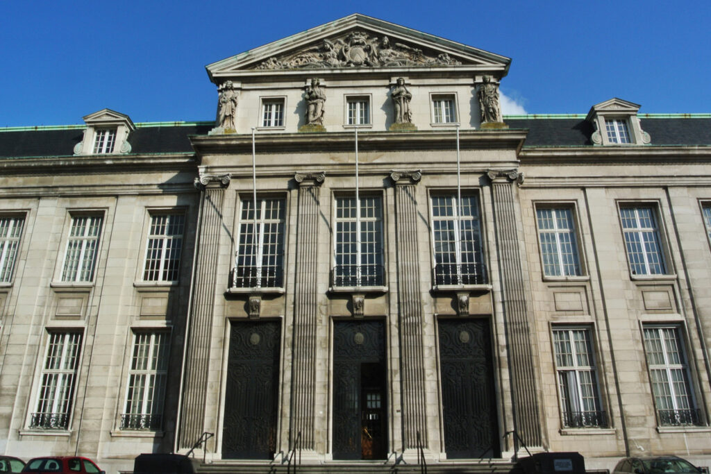 Men face 40 months in prison for stealing €1 million in Red Bull cans