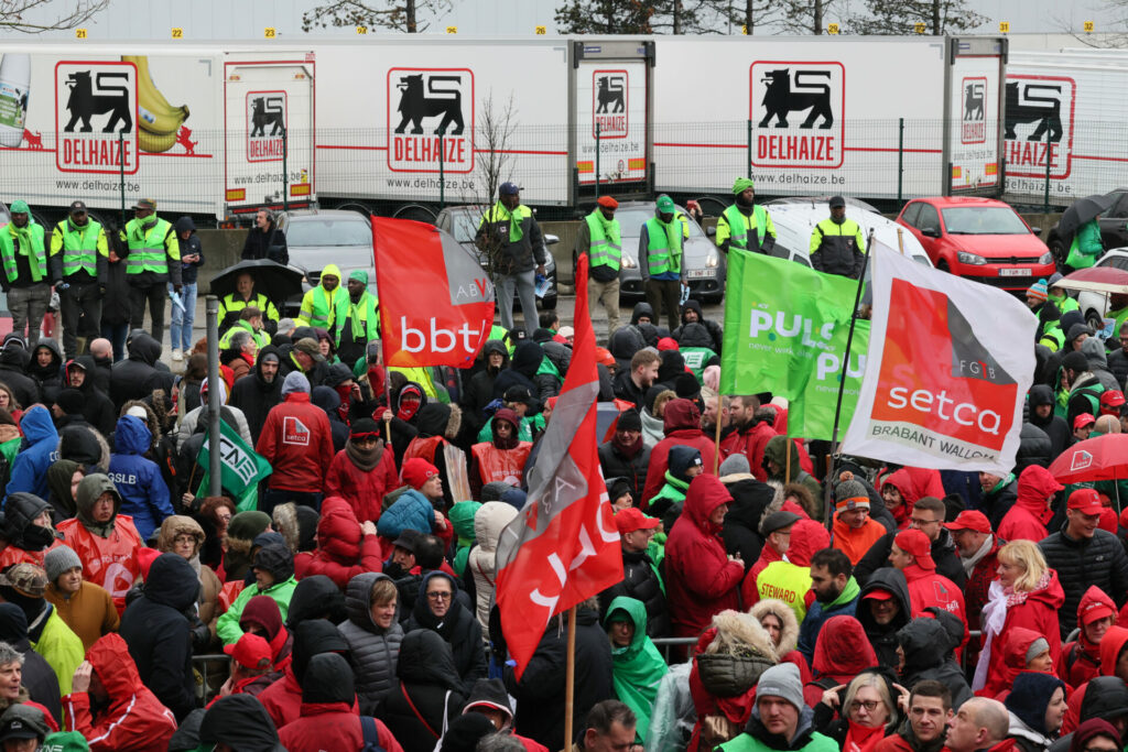 Some 450 jobs lost since Delhaize supermarkets were franchised, says union