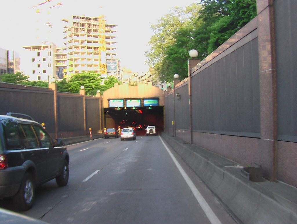 Belliard tunnel closed due to motorcycle accident