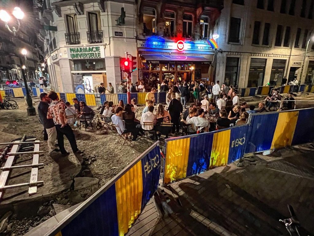 'Brussels solution': Improvised terrace of iconic bar goes viral on social media