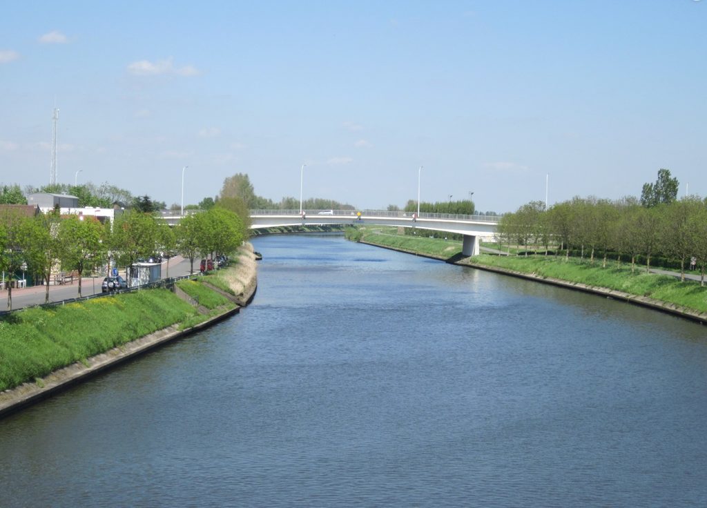 Flemish motorist dies after plunging into Schipdonk Canal