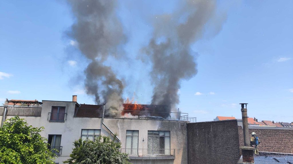 Fire breaks out on Avenue de la Reine in Brussels