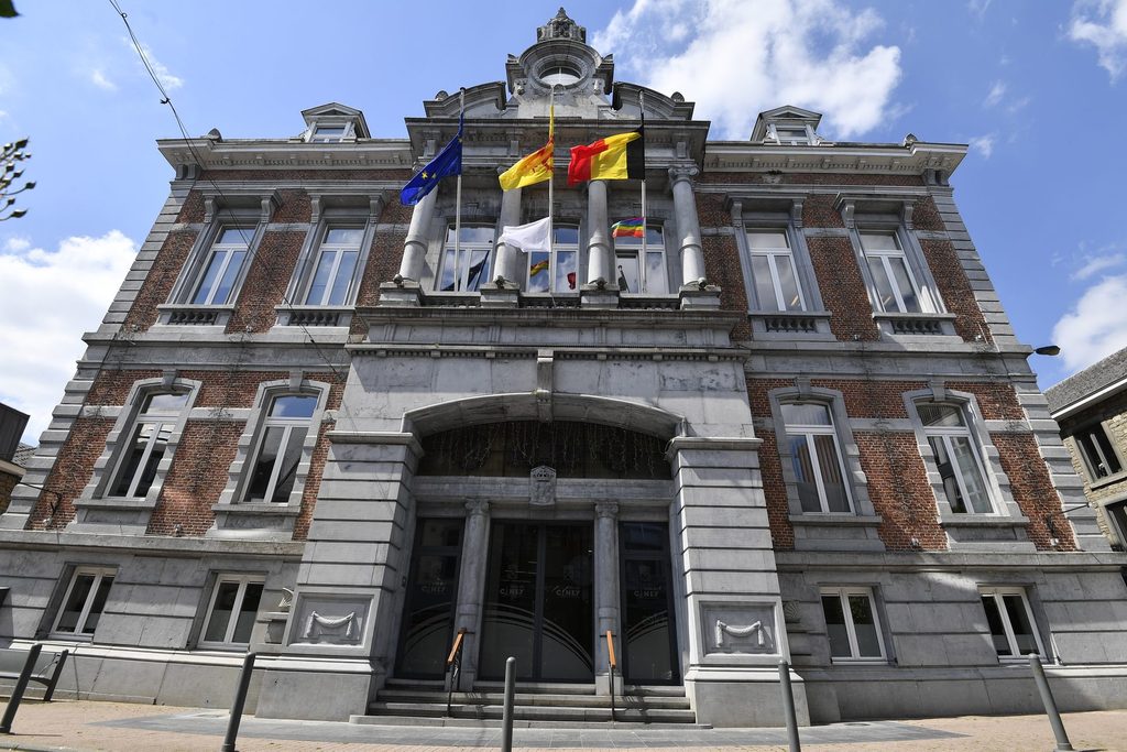 Walloon mayor assaulted over suspected affair