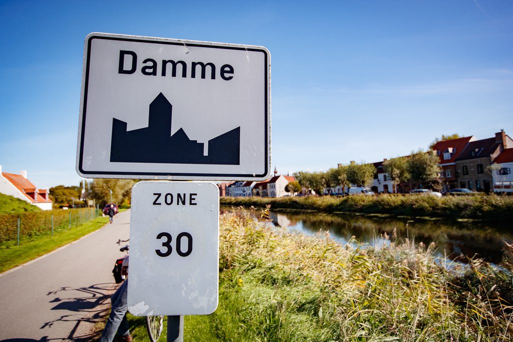 One dead and three seriously injured in road accident near Bruges