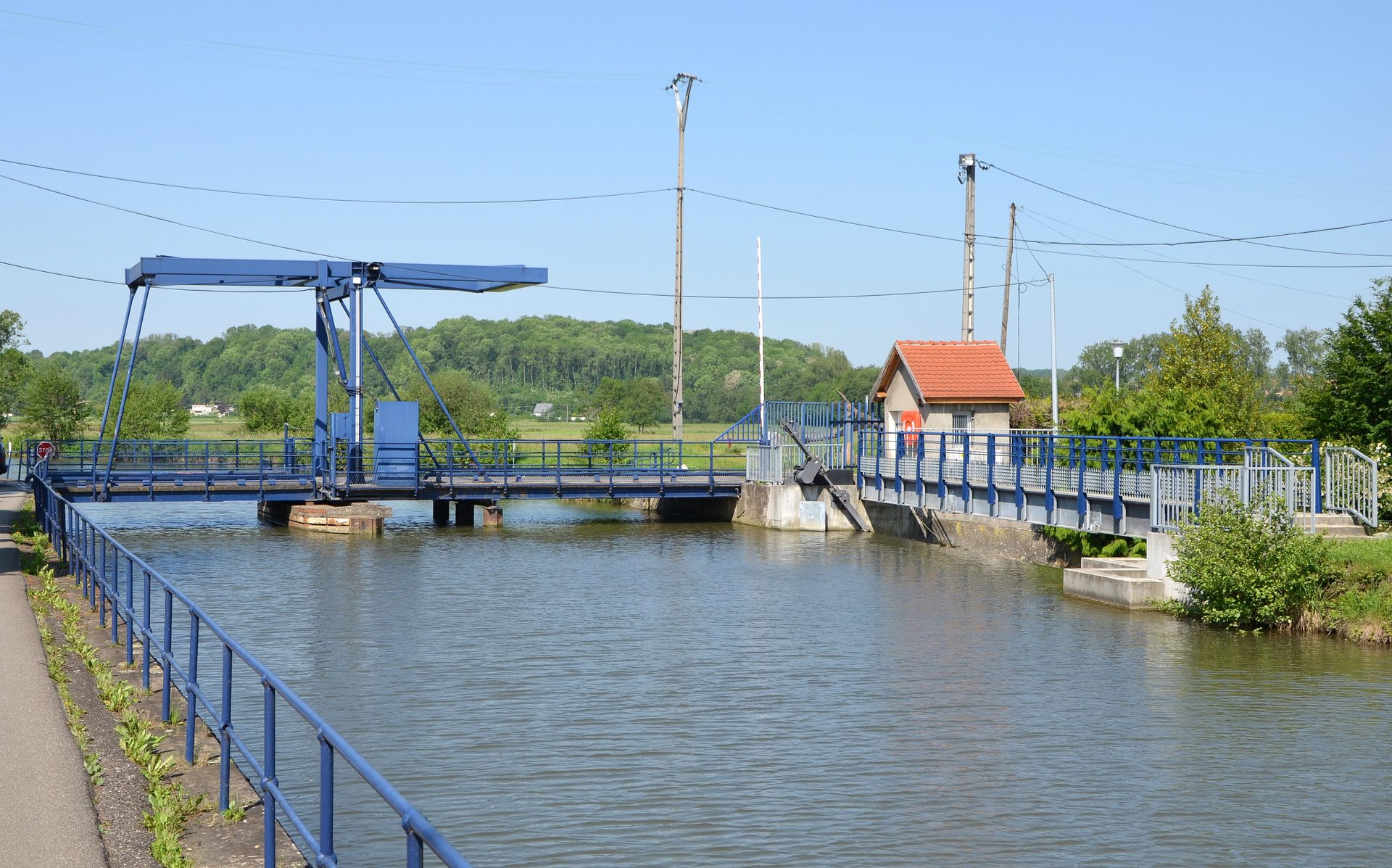 Canal project in France trials electric boats and charging stations