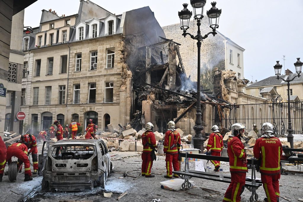 Explosion destroys Paris American Academy, 50 injured