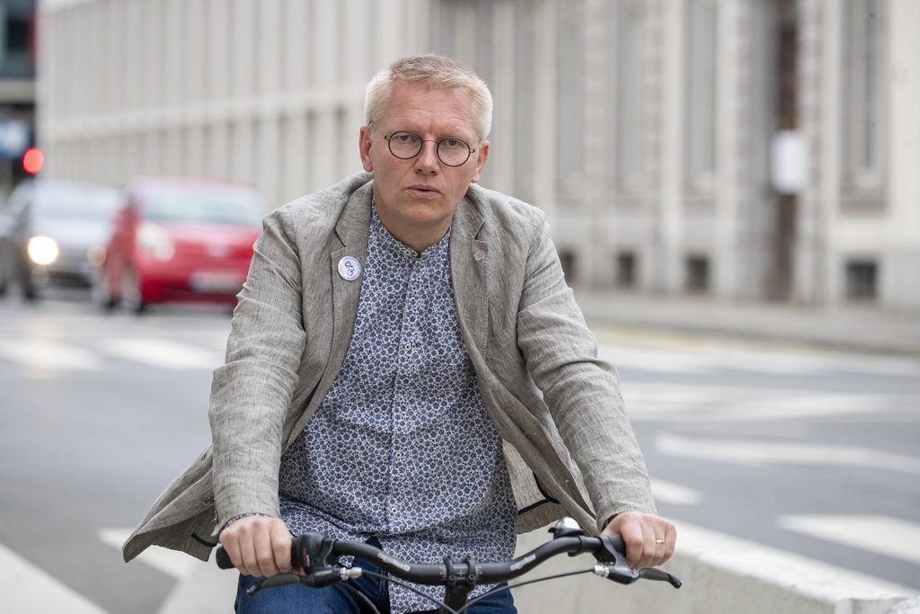 Residents, green group come out in support of plan to ban late-night flights