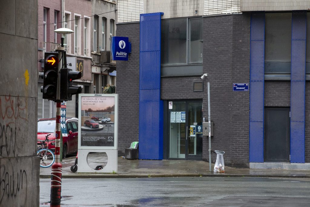 Nine teenagers arrested for planning to attack Anderlecht police station