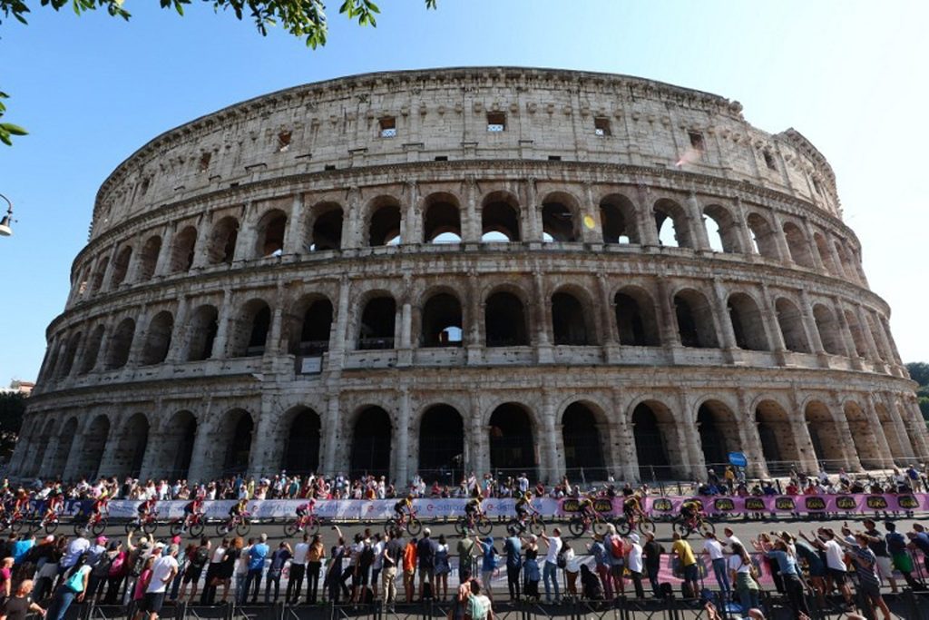 Tourist who vandalised the Colosseum says he had no idea it was ancient