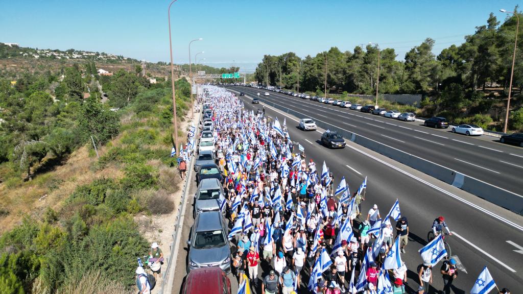 Protesters march to Jerusalem ahead of crucial vote on judicial scrutiny