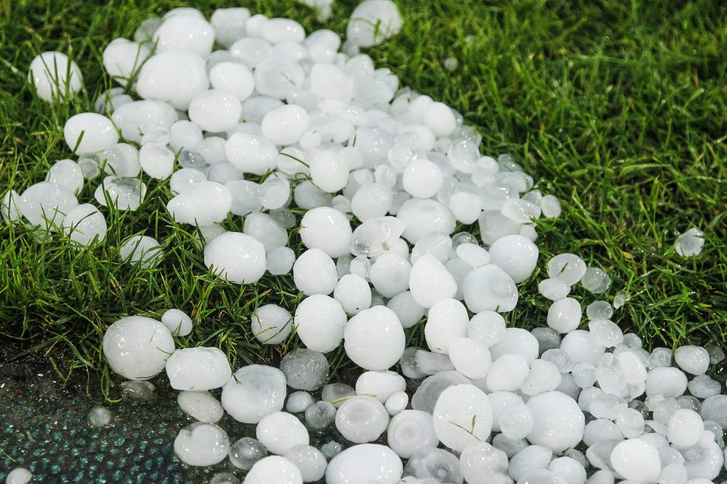 Buses sent to Italy for Belgians whose cars were damaged by tennis ball-sized hailstones