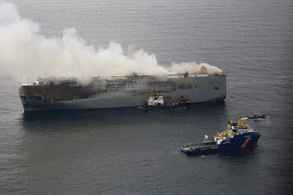 Smoke and wind: Burning cargo ship off Dutch coast not towed this weekend after all