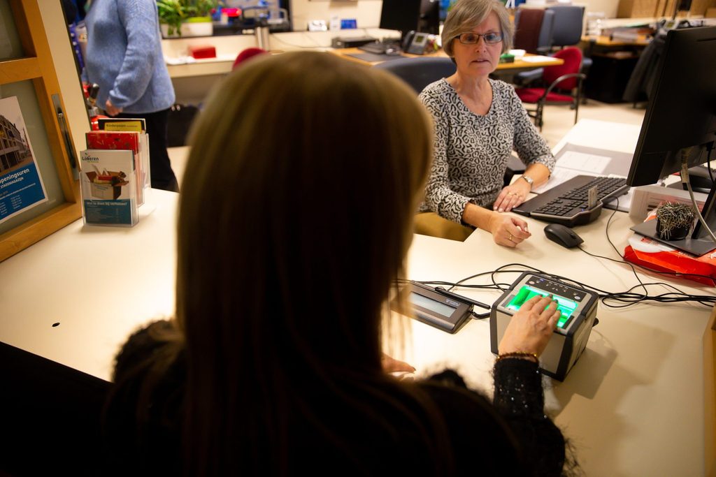 Urgent procedure? Long waiting times for new Belgian identity cards