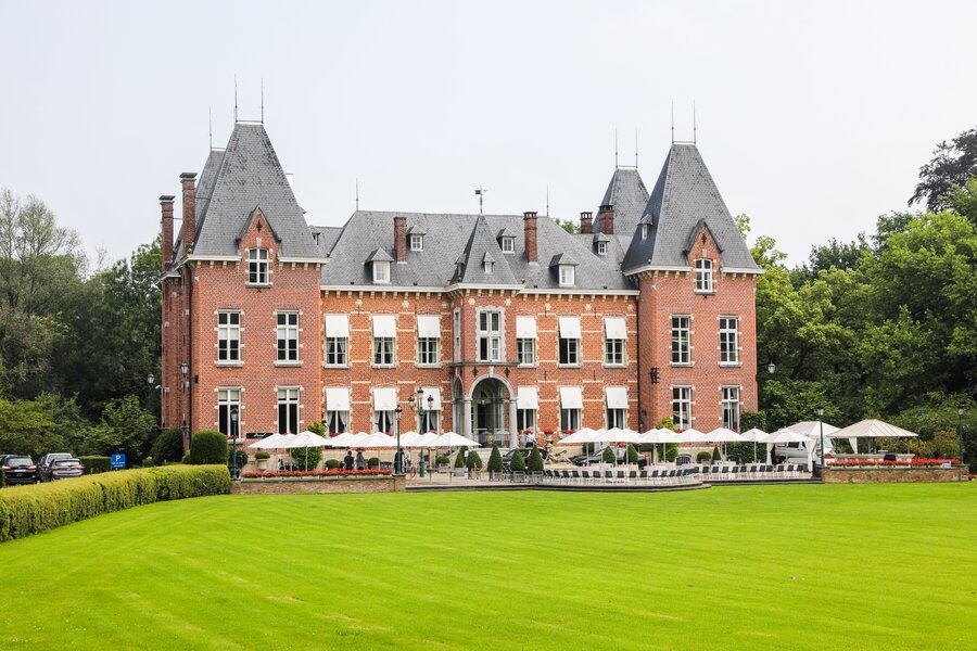 17th century Flemish castle up for sale