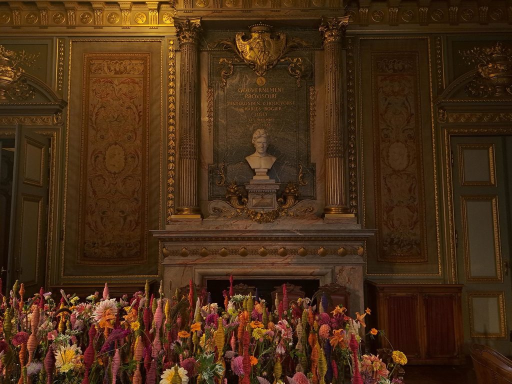 Surrealism in bloom at Brussels City Hall, courtesy of Flowertime