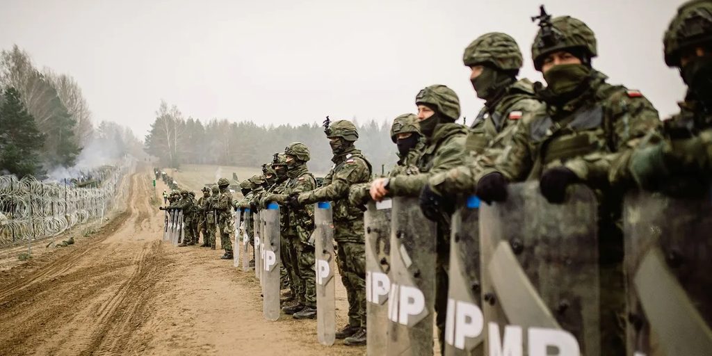 Poland to send 2,000 more troops to border with Belarus