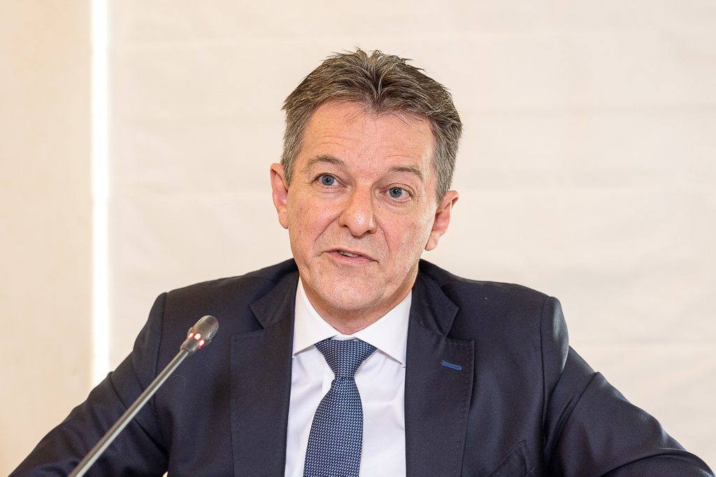 KBC sees growing interest in alternatives to savings accounts