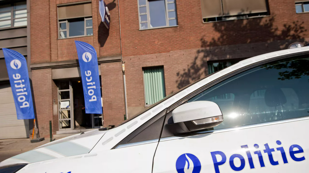 Armed group attacks squat in Molenbeek, police officer injured