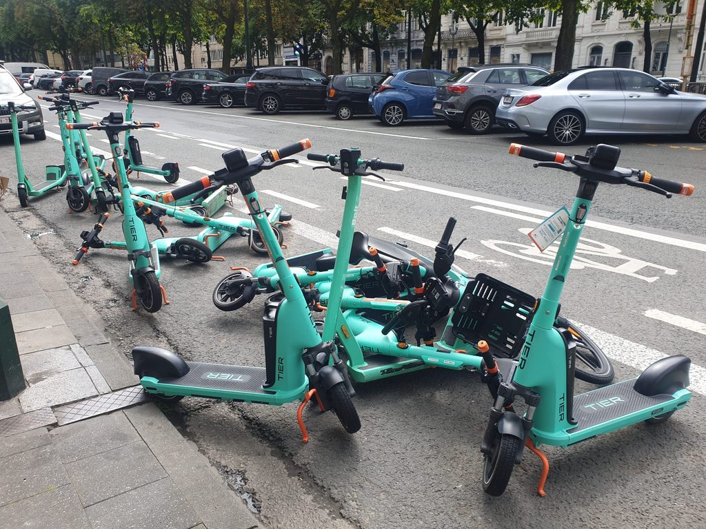 Etterbeek makes drop zones for electric scooters mandatory from next week