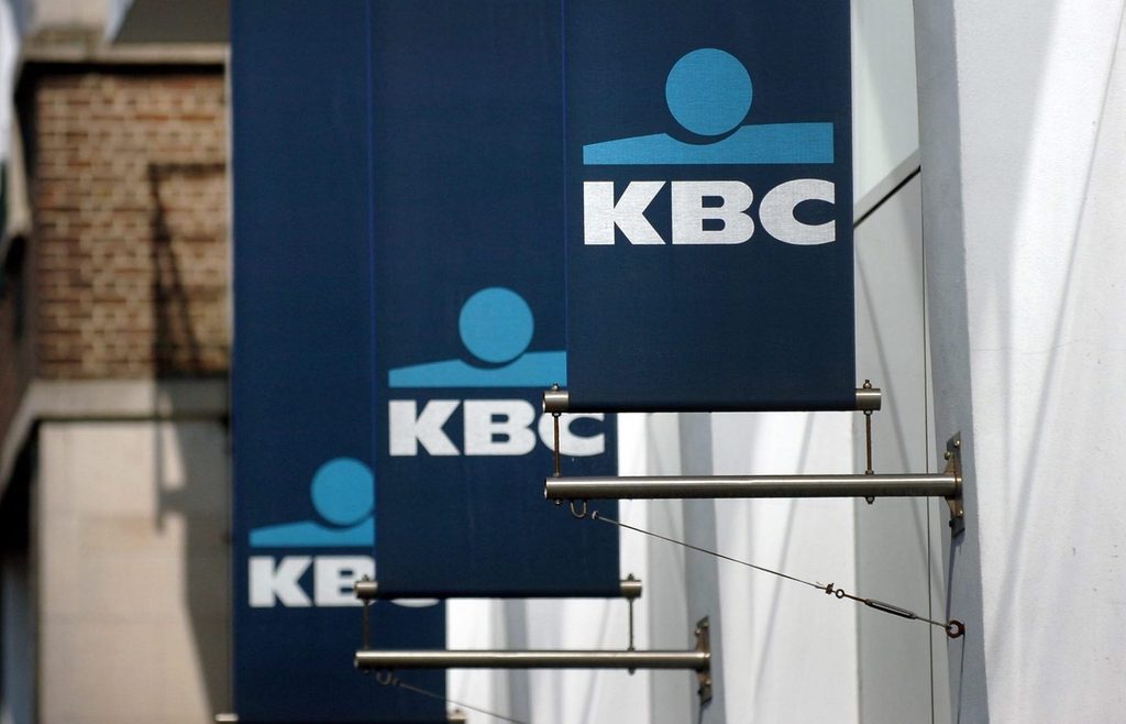 'They must offer these benefits to all': KBC boss denounces special Van Peteghem bonds