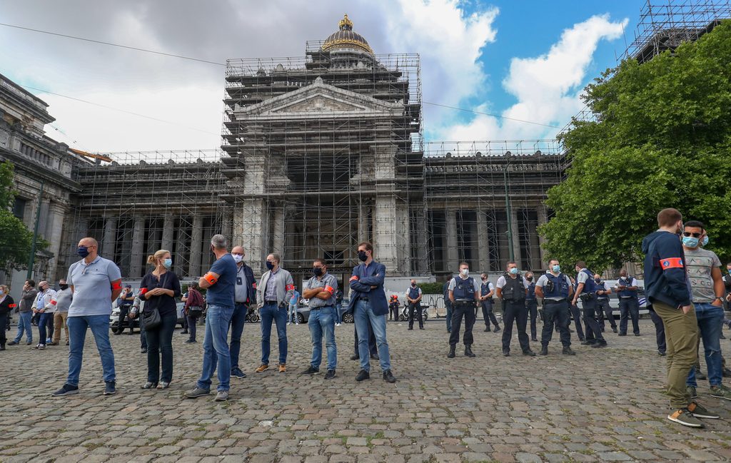 Restoration of Palais de Justice's front façade finally underway