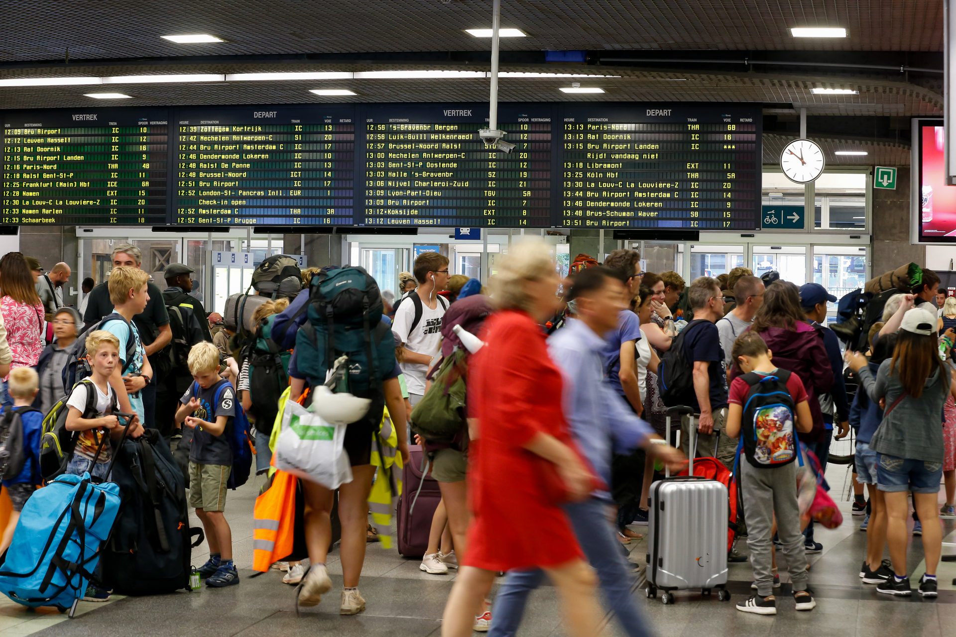 Armed robberies and drug dealers: Gare du Midi criticised for high levels of crime