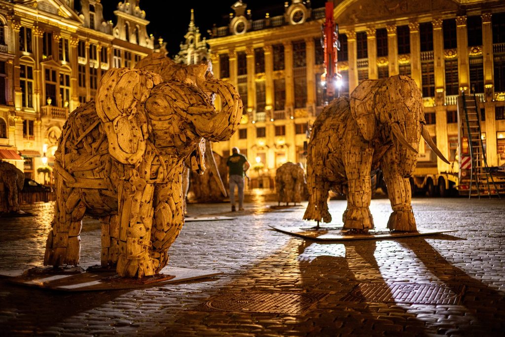 Wooden elephants take over Brussels Grand Place this weekend