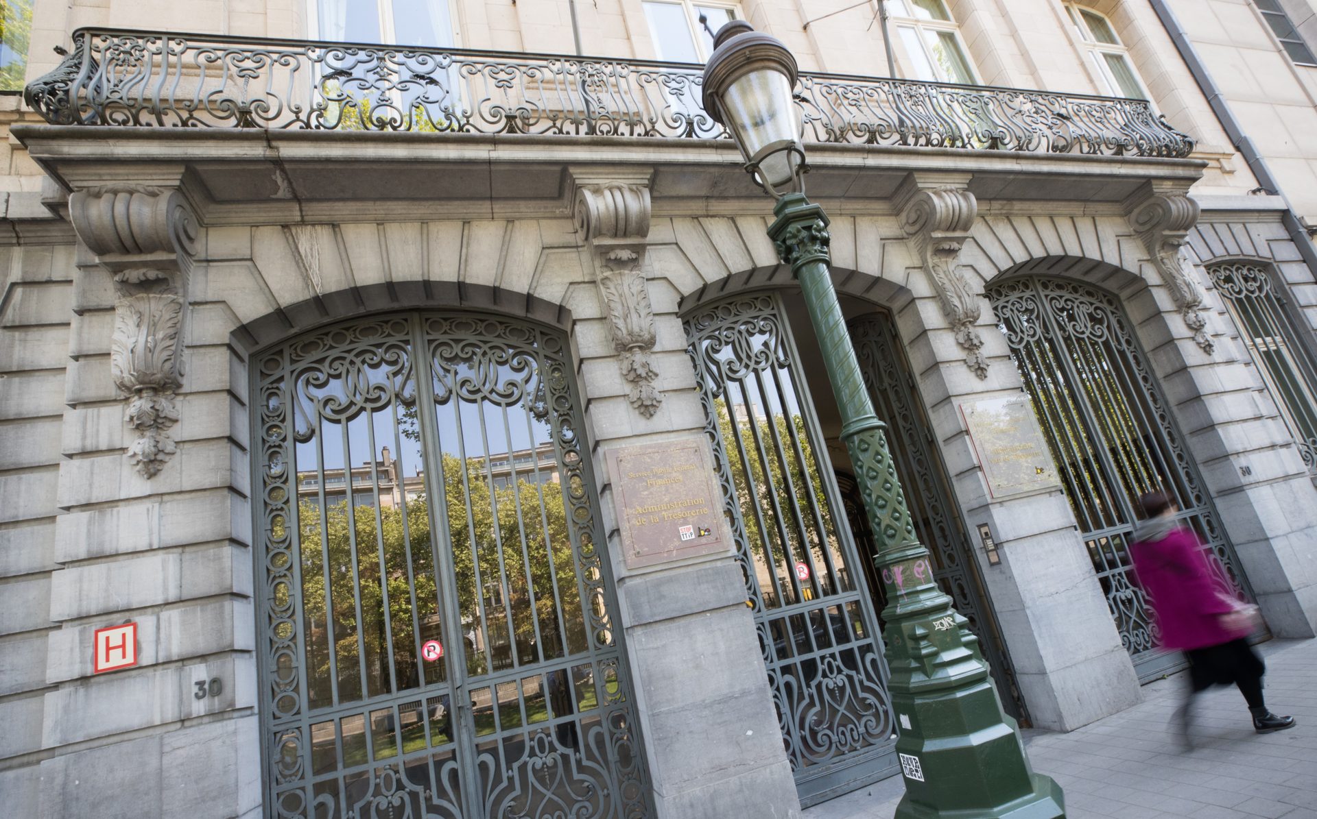 'Many complaints': Belgians face difficulties buying Van Peteghem bonds