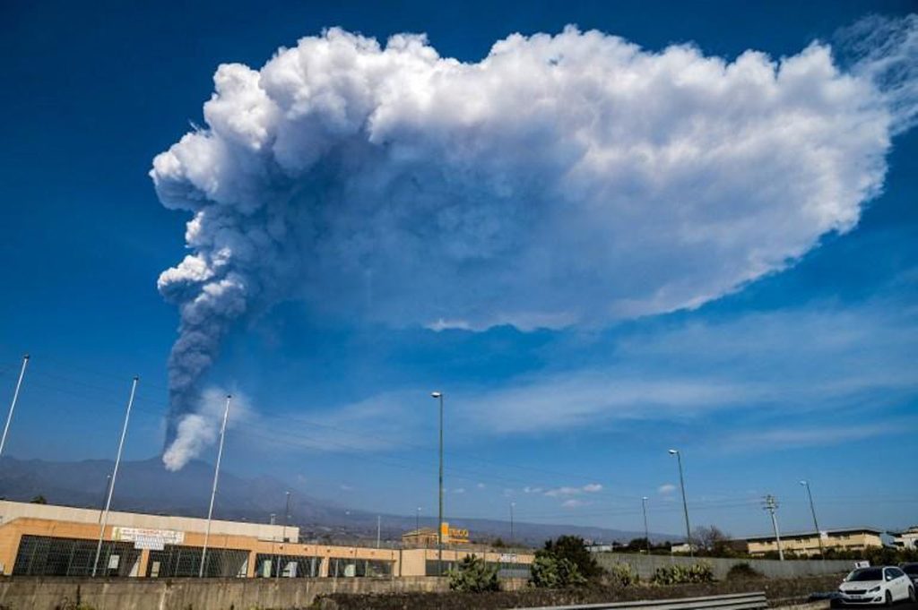 Catania Airport Closed Due To Eruption Of Mount Etna