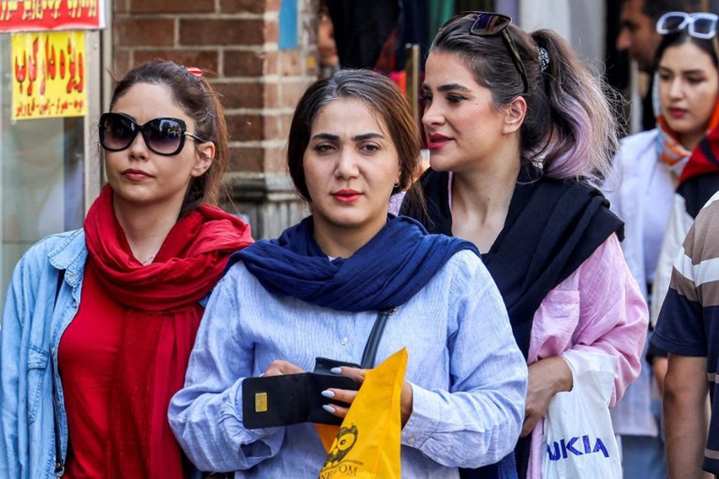 Iran moves to toughen penalties for not wearing the headscarf