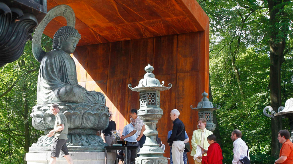 Police investigation follows publication of photo of Buddha's tooth