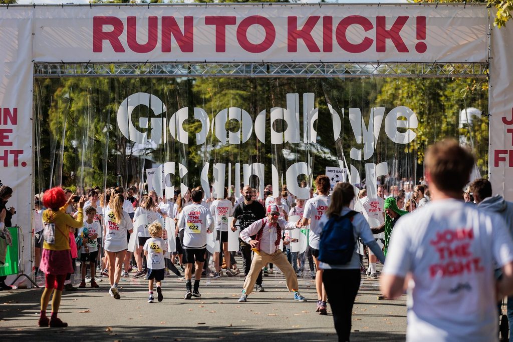 2,000 joggers raise over €1 million against cancer under the Atomium on Sunday