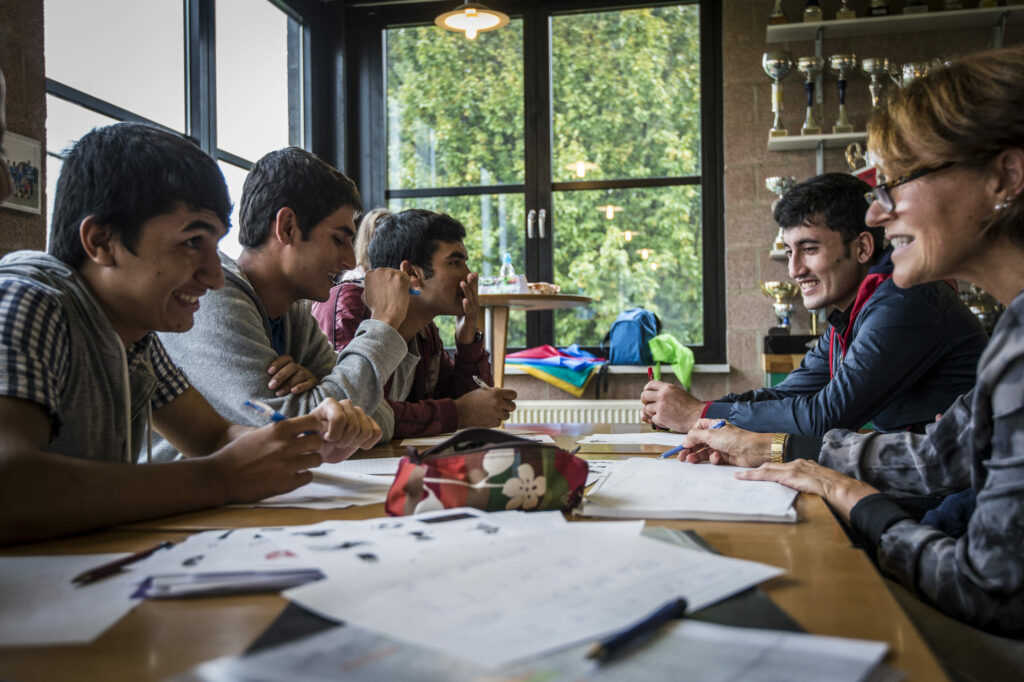 Where can you learn French and Dutch as an adult in Brussels?