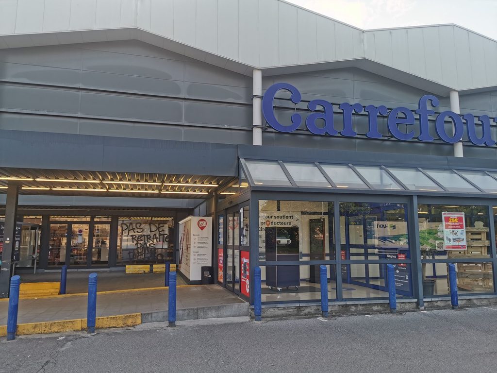 Shrinkflation: Carrefour labels affected products but critics aren't impressed