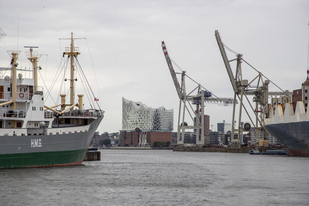 Cargo ships in Flemish ports rarely comply with international regulations