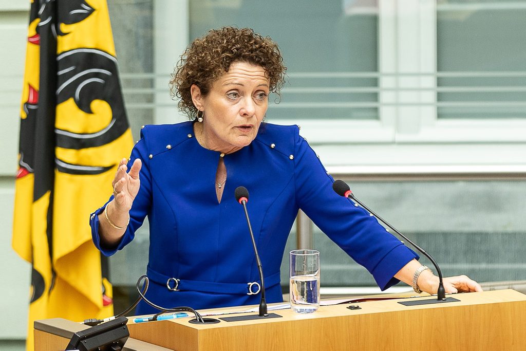 Flemish minister injured in car crash on Monday morning