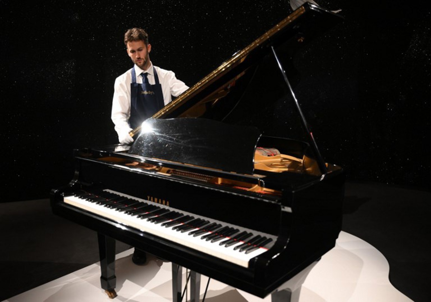 Freddie Mercury's piano sells for €2,000,000 in London