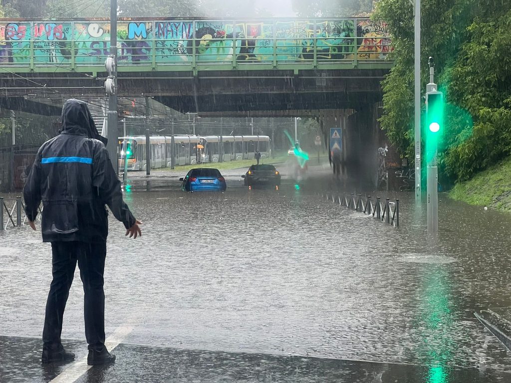 Brussels: Heavy rain closes tunnels and public transport