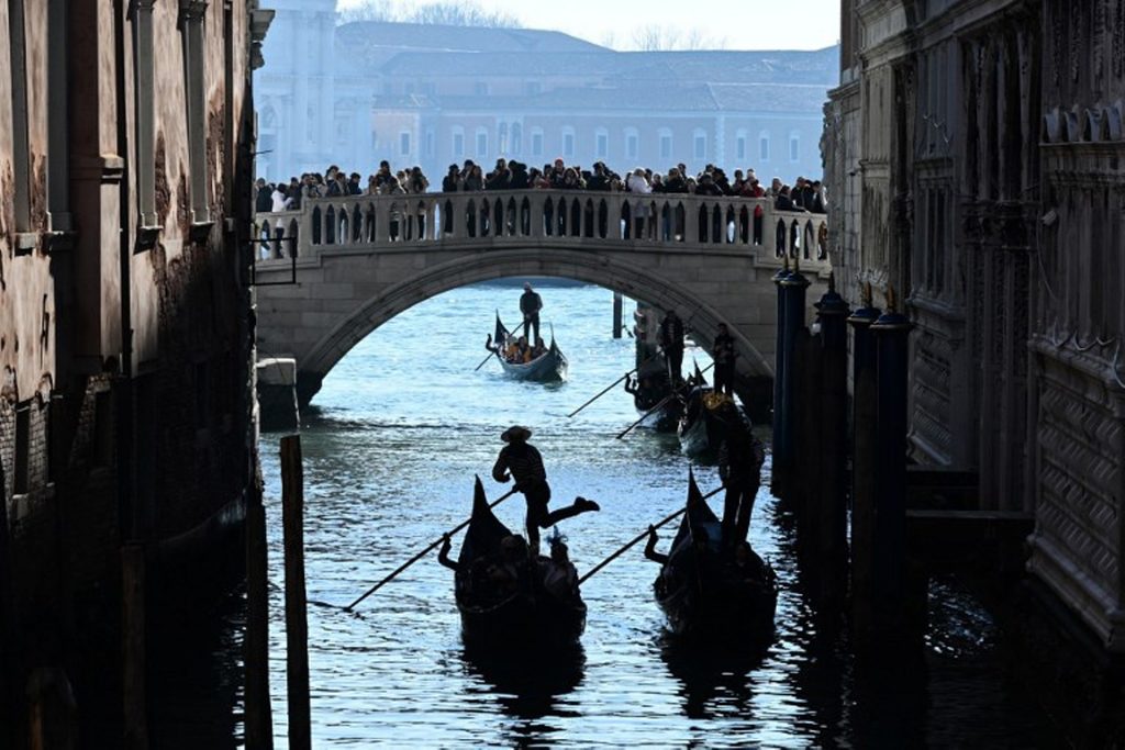 Venice to test access fee for day-trippers