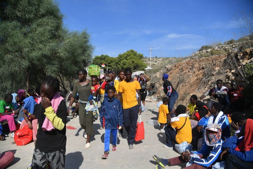 Lampedusa: Thousands of migrants transferred to mainland after state of emergency