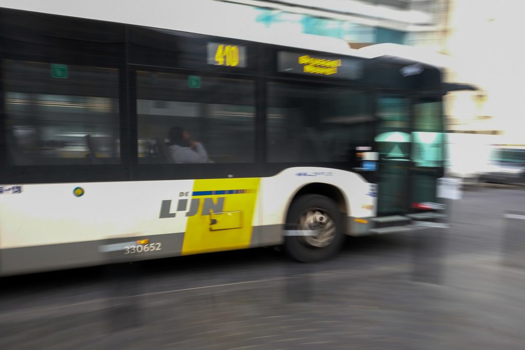 De Lijn installs walls to protect drivers on its Limburg buses